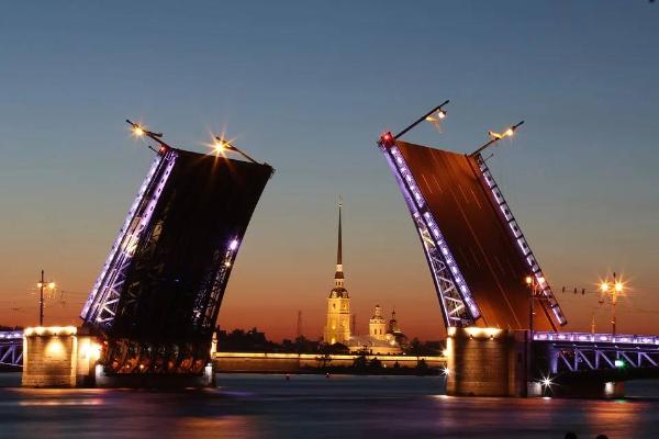 Петербург вошел в число городов-лидеров по спросу на турпоездки с кешбэком