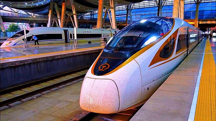 Самую глубокую станцию скоростной железной дороги в мире открыли под Великой Китайской стеной Самую глубокую станцию скоростной железной дороги в мире открыли под Великой Китайской стеной